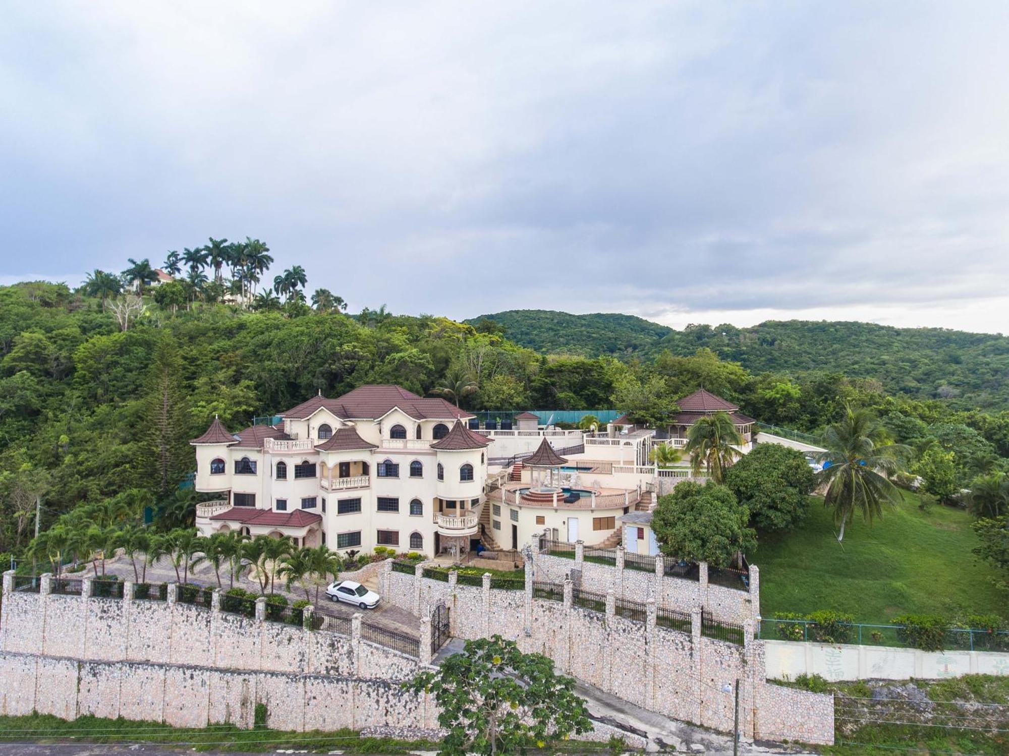 Clarridge View Guesthouse Montego Bay Eksteriør billede